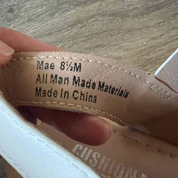 Cushionaire Mae Woven Espadrille Wedge Sandals in White & tan. Size 8.5 - Picture 7 of 8